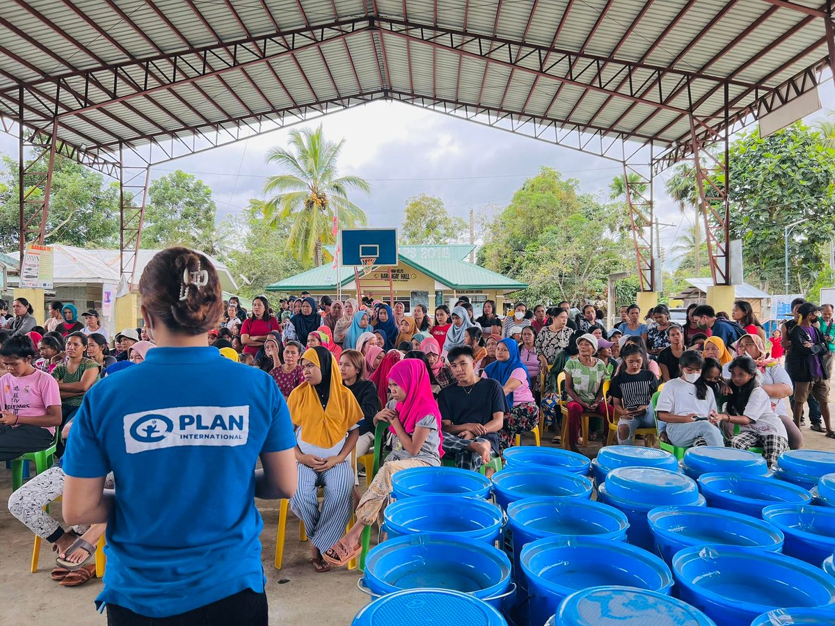planphilippines's tweet photo. LOOK: Plan International Philippines distributed menstrual hygiene management (MHM) kits to families affected by Severe Tropical Storm #PaengPH in the municipalities of Upi and Datu Odin Sinsuat, Maguindanao. https://t.co/wuqjJrYPez
