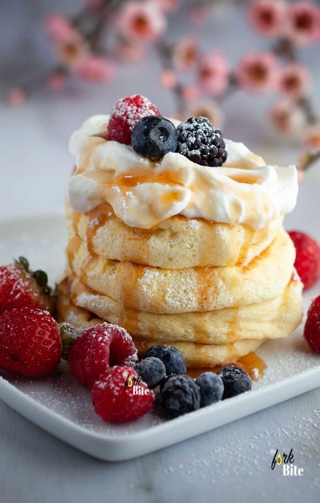 DreamyTechGirl's tweet photo. japanese fluffy pancakes | jiggly pancakes!
recipe @ https://t.co/hkOJtrTRNH https://t.co/GtLm65Begj