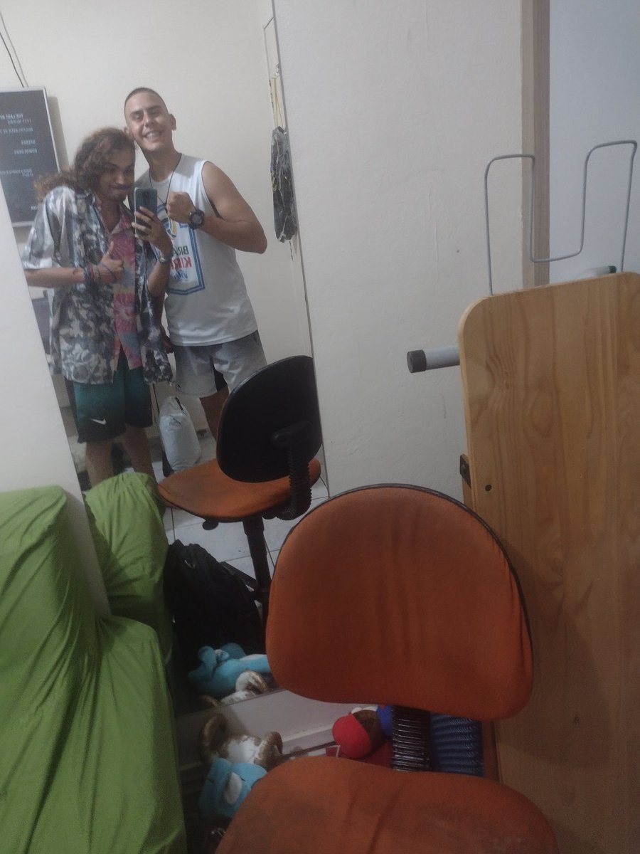 Galacticokskk's tweet photo. Eu e meu brother Davi assistindo casamento a cegas e jogando Tlou enquanto toma energético gay, tudo isso dps de assistir JoJo Stone ocean, devorar um pizza e assaltar um mercado.

Quase esqueci... Nois tbm comemos o cu de quem tá lendo 😋. https://t.co/VN1piQa8cB