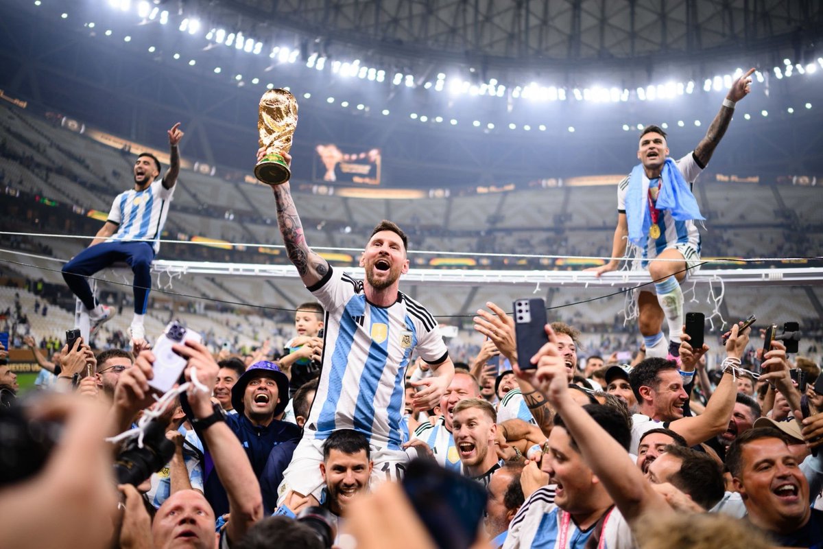 "UN MES":
Porque se cumple un mes desde que la Selección Argentina derrotó a Francia y ganó el Mundial #Qatar2022