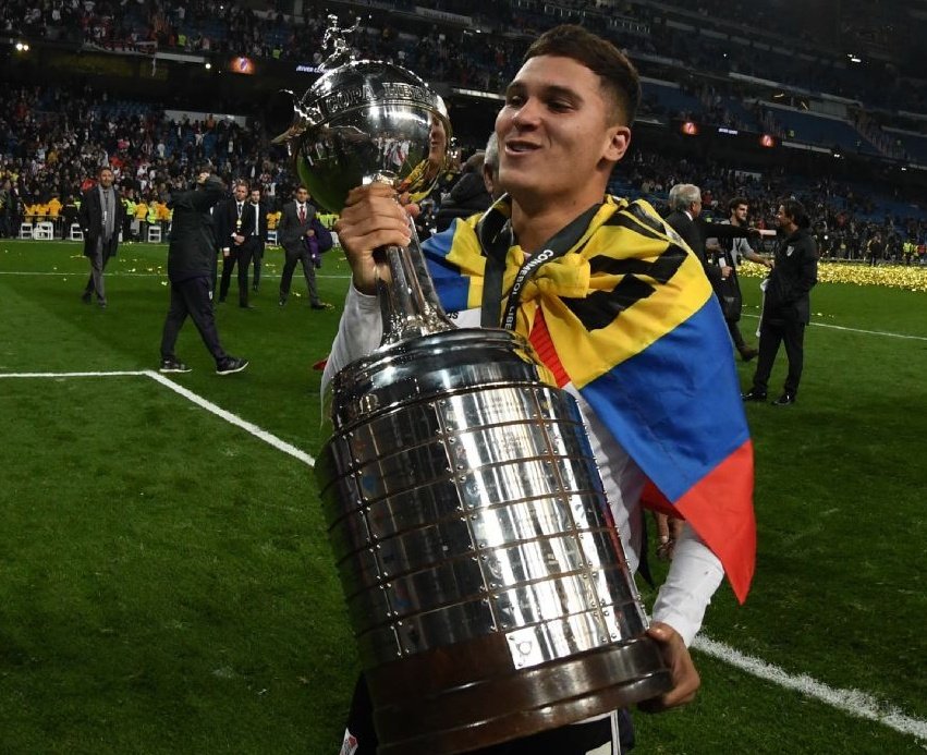 turcocarp's tweet photo. Si naciste un 18 de enero no podés jugar mal al fútbol. https://t.co/DMcDfETbOB
