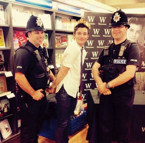 hourly chris (@hourlychris_) on Twitter photo 