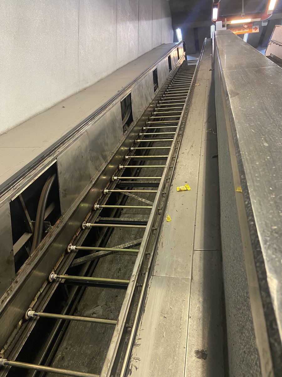 Recorrimos toda la línea 7 del <a href="/MetroCDMX/">MetroCDMX</a> pá checar escaleras eléctricas, exintores, mangueras, botones de pánico e iluminación. De los datos más brutales es que en 13 de 14 estaciones no sirve alguna escalera eléctrica. Seguramente es gente de la tercera edad saboteandolas! 👴🏼❌