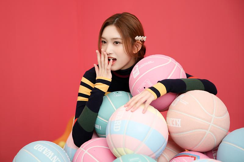 LEESEO CENTRAL tweet media
