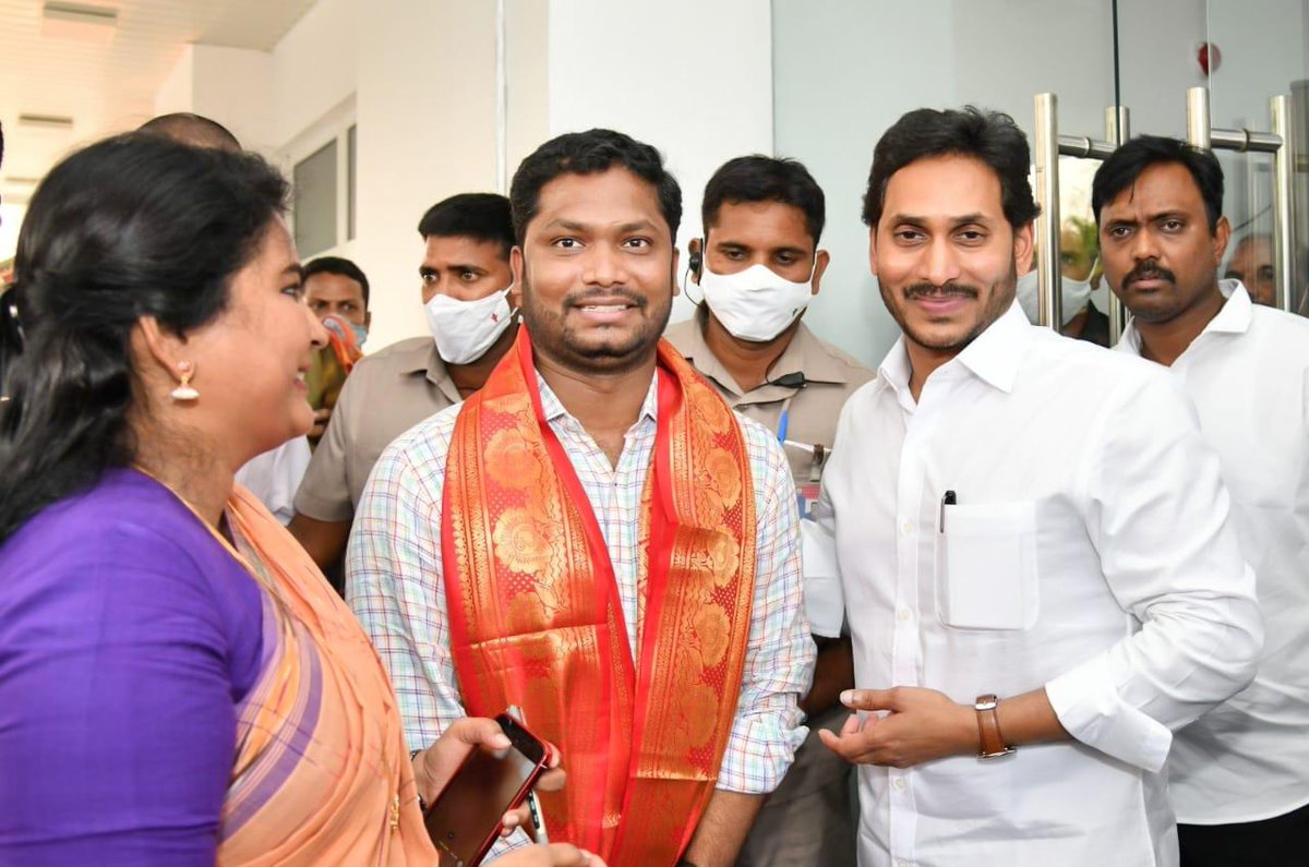 bheemsettysrinu's tweet photo. జన్మదిన శుభాకంక్షాలు పద్మక్క  
#HappyBirthday  #HBDJP https://t.co/9UBCM95yQP