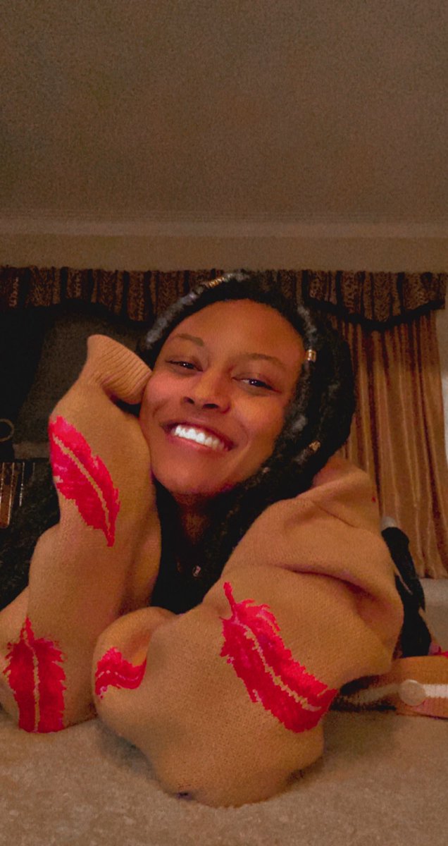 purseaphone #1 tay stan 🔜 WEEBCON !! tweet media