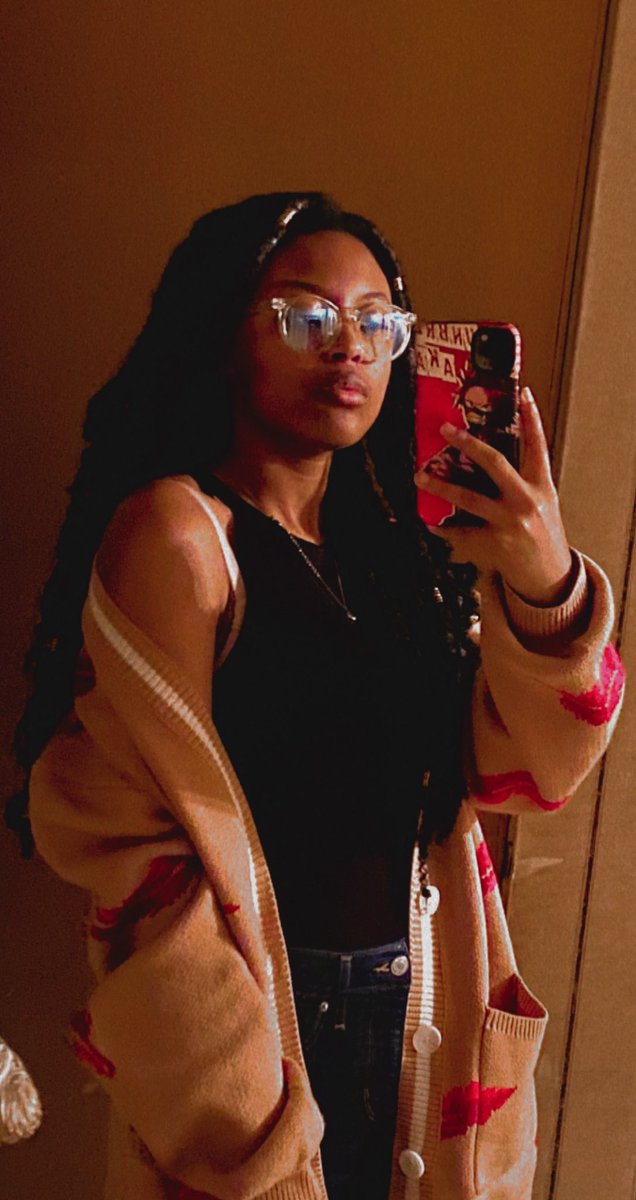 purseaphone #1 tay stan 🔜 WEEBCON !! tweet media