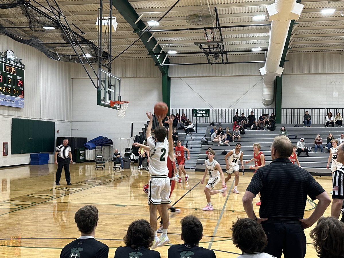 KewaskumBB's tweet photo. Indians win BIG! 75-57 over Lomira. Ryan Cook with a game high 25 pts -  @ZachBehn with 23pts - &amp; @AntoineColemann with 9 pts!  @WisBBYearbook @PrepHoops_WI @academy_chapman @KHSPride @UOrangemen @MHS_Boys_ https://t.co/NurUC9XfsN