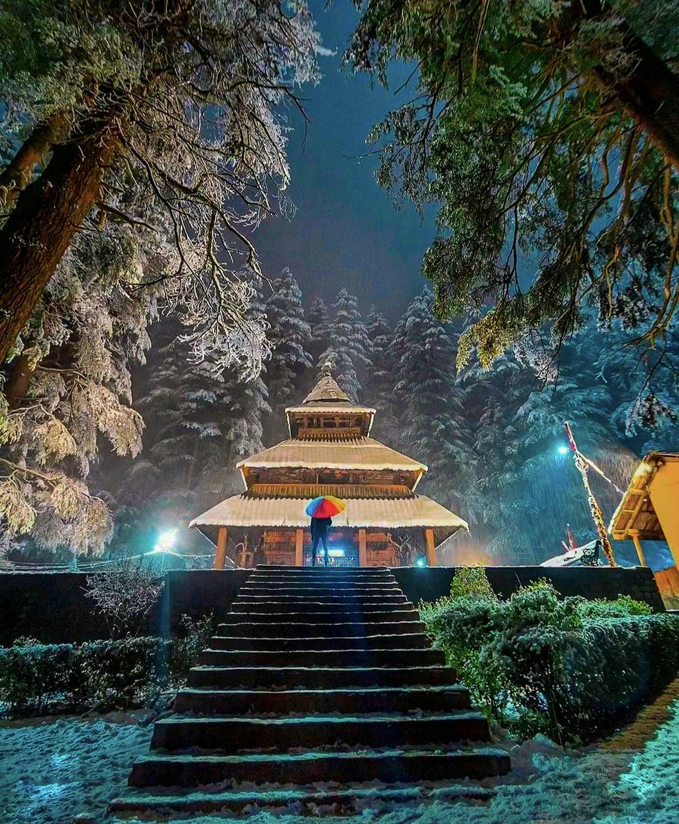 Hadimba Temple, Manali 💖
.
.

#manalidiaries #manalivibes #manali #hadimbatemple #travelawesome #himacalpradesh #tourpackages #beautifulmorning #snowfall #beautifultravel #beautifuldestinations