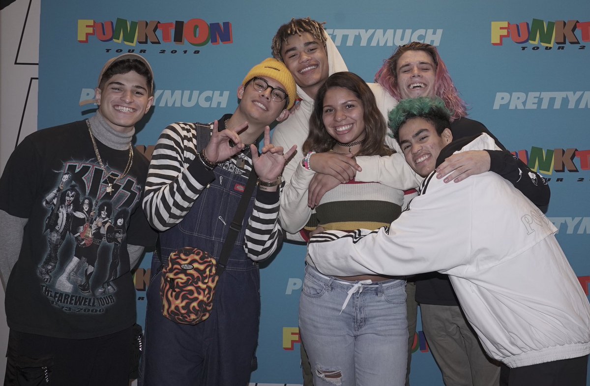 sunflowervol03's tweet photo. @Edwin_Honoret bestiesss https://t.co/0vFX3DEmqW