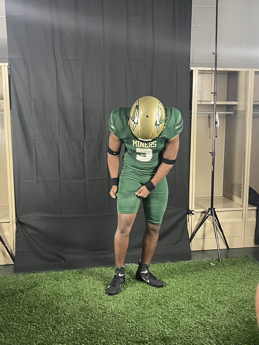 Had An Amazing Visit At <a href="/MissouriSandT/">Missouri S&T</a> , Aside From The Great Hospitality From The Coaches And Players The School’s Academic Reputation Itself Speaks Volumes <a href="/CoachSudhoffMST/">Coach Sudhoff</a> <a href="/coachball_FB/">Andy Ball</a> <a href="/CoachRyanBell/">Coach Ryan Bell</a> <a href="/WoodleyJrJohn/">Coach Woodley</a> @CHSTIGERS_FB #GoMiners #uncommited
