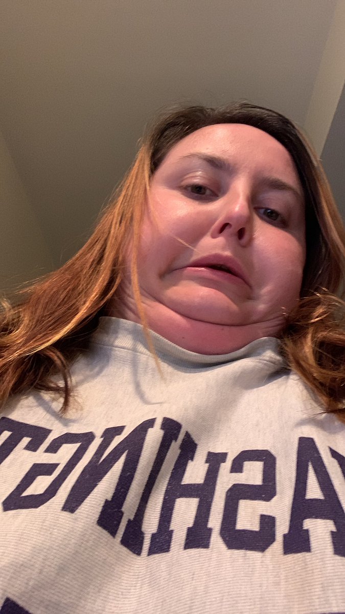 Grav3yard_Smash's tweet photo. Googling ~face yoga exercises~ while staring down at my phone like this to meet myself back in the middle https://t.co/UBoe46cSyx