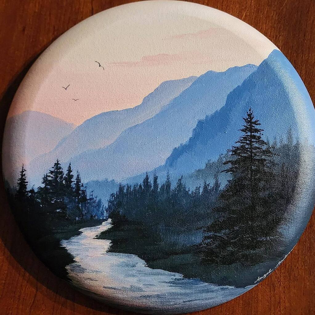 angelafineart's tweet image. We painted today’s “Soft Ombré Mountains” on a round canvas! Such a fun tutorial. 🥰🔵🎨 If you’d like to learn to paint this one, the full tutorial is available at the YouTube link in our bio! - youtu.be/BDB0mManN7Y

#paintingtutorial #freetutorial… instagr.am/p/Cnip46Cuj1B/