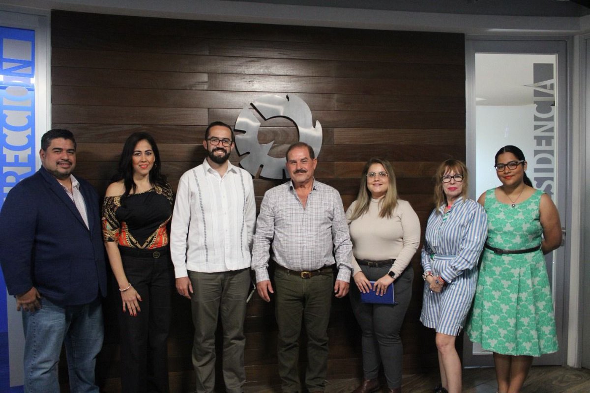 PanchoAcevesA's tweet photo. Jornada intensa de trabajo en Tabasco con el objetivo de trazar una ruta de acción para la participación de la ingeniería biomédica en la transformación del sistema de salud de México, además comenzamos con la organización del #CNIB2023, @somibmx https://t.co/BgEYDh4ugd