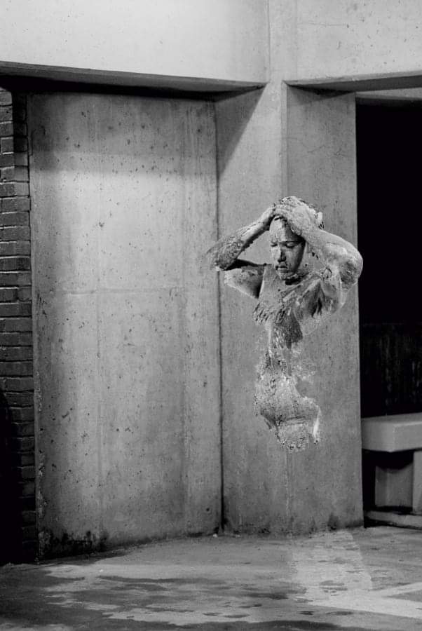 Günaydın Evren
Merhaba Yaşamak🌿

Herkes, gönlünce bir yol arıyor kendine.
Kimi arayışı sürdürmekte, kimi bulduğundan emin.
Ama bir gün,
Bir ses haykıracak göklerden:
“Herkesin yolu kendine varır, arama başka yerde!”

Ömer Hayyam