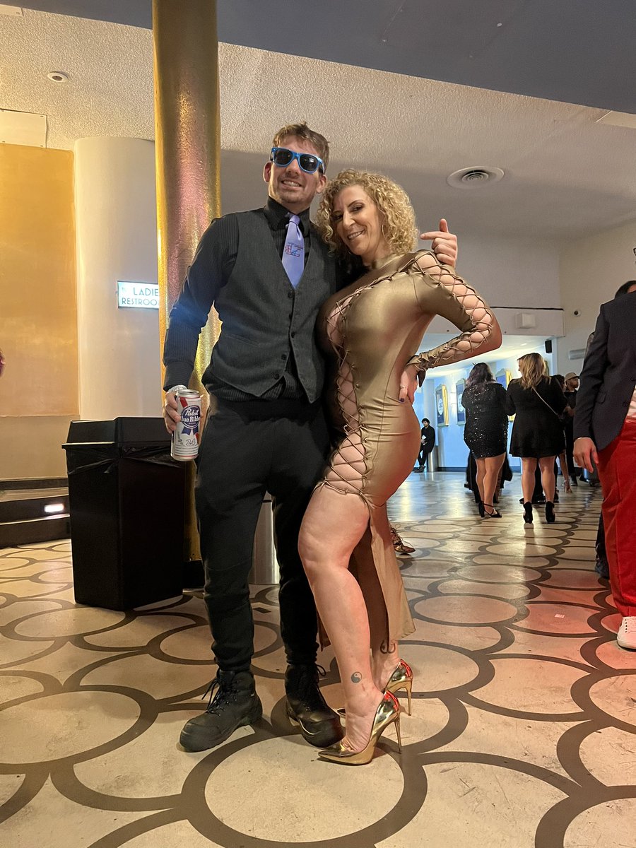 RealLifeXShowX's tweet photo. @sarajayxxx to be honest totally digging the low angle too 🥰 https://t.co/C3s6XtkAbG