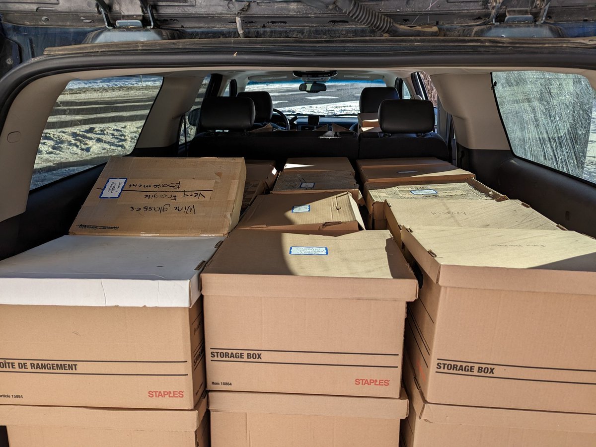 SerafiniBooks's tweet photo. Got connected with a great client today! The first of a number of free book pickup hauls from their house. Such a great way to start off 2023! 😃

Give me a shout if you're in Calgary and have books that you need help finding a new home for! https://t.co/9y8C5VyNAo