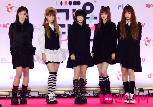 tenasia_'s tweet photo. 🏆1월 "아티스트 TOP10" 투표 중🏆
🌈#KPOP Girl ARTIST 부문🌈

🖤Current Ranking🖤
1⃣ #시크릿넘버 #SECRETNUMBER
2⃣ #뉴진스 #Newjeans 
3⃣ #아이브 #IVE

📍Vote▶(https://t.co/CMZOL8PslV)
📍Deadline▶(1/11 ~ 1/25, 23:59(KST)

#1월 #January #TOP10 #TOPTEN #VOTE #ARTISTS #GIRLS #투표 https://t.co/miBXKZXfIA