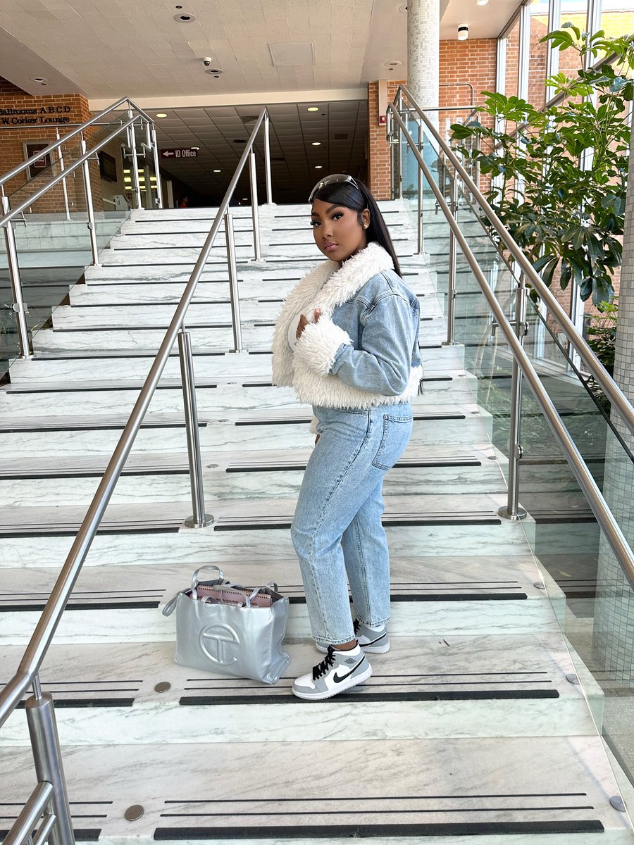 T_shandaaa's tweet photo. 𝘔𝘪𝘯𝘥 𝘖𝘷𝘦𝘳 𝘔𝘢𝘵𝘵𝘦𝘳 , 𝘐 𝘋𝘰𝘯’𝘵 𝘔𝘪𝘯𝘥 𝘈𝘯𝘥 𝘠𝘰𝘶 𝘋𝘰𝘯’𝘵 𝘔𝘈𝘛𝘛𝘌𝘙 🤍 https://t.co/Gw5Jtk7rJ9