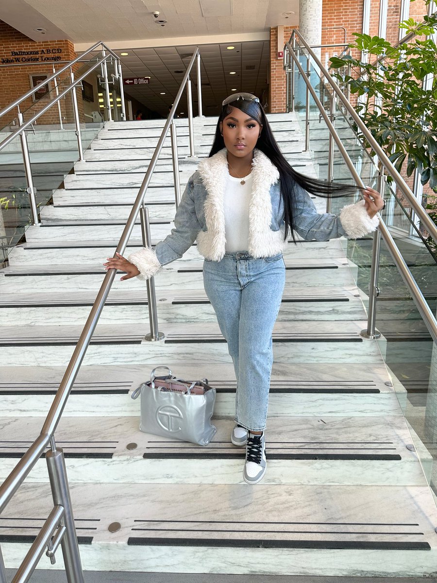 T_shandaaa's tweet photo. 𝘔𝘪𝘯𝘥 𝘖𝘷𝘦𝘳 𝘔𝘢𝘵𝘵𝘦𝘳 , 𝘐 𝘋𝘰𝘯’𝘵 𝘔𝘪𝘯𝘥 𝘈𝘯𝘥 𝘠𝘰𝘶 𝘋𝘰𝘯’𝘵 𝘔𝘈𝘛𝘛𝘌𝘙 🤍 https://t.co/Gw5Jtk7rJ9