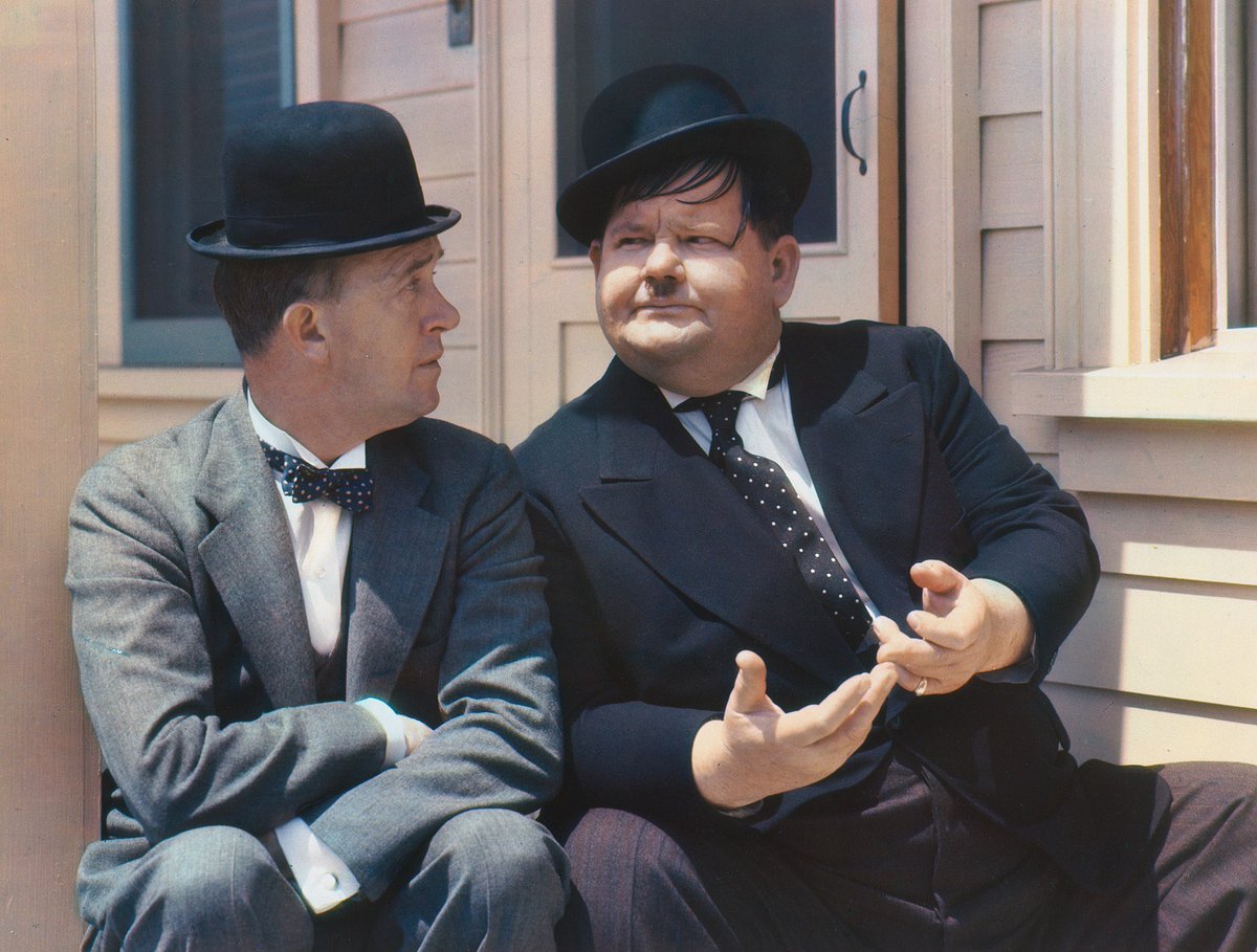 Oliver Hardy
 * 18. Januar 1892 in Harlem
† 7. August 1957 Hollywood

Komiker, Filmschauspieler, Stummfilmregisseur
v.a. weltberühmt als Teil des legendären Komikerduos Laurel und Hardy. Neben seinem Partner Stan Laurel spielte Hardy die Figur des wichtigtuerischen Ollie.