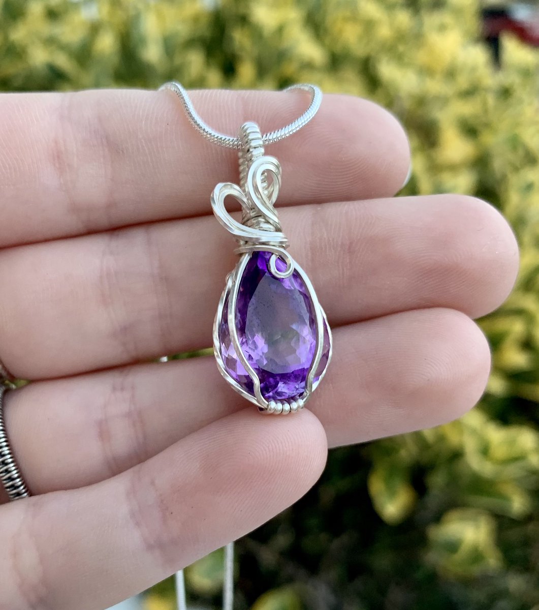 EarthlyIndigo's tweet photo. @shopgeminidaze @solemnjewelryco Wire wrapped jewelry 💜✨
https://t.co/ob8a7VprZ8 https://t.co/4u0WHKGiMW