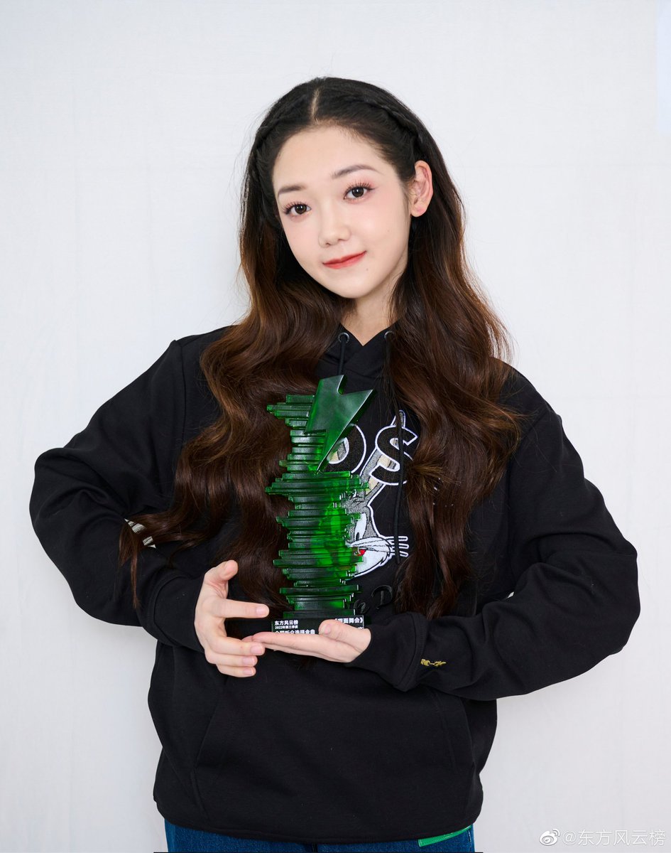 SweetMoonCurley's tweet photo. With the style of retro disco,it leads music fans to release stress &amp; live out their true self.《瑕面舞会》successfully won the honor of "National Audience Choice Golden Song" in the 3rd quarter of 2022 in the "Praise of Golden Melody" quarterly poll on the Eastern Billboard. https://t.co/LMP7knQdc6