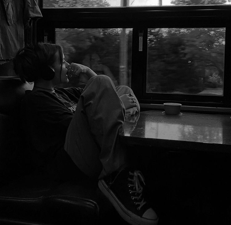 SOF01PER's tweet photo. ㅤ
◞ 🌸﹑𝐂𝐄𝐍𝐀 𝐅𝐄𝐂𝐇𝐀𝐃𝐀﹐ ݁  

* 𝒍ocal. . : 𝒂cαmpαmento meıo-sαngue 
* 𝒑articipantes. . : 𝒔ofıα (@SOF01PER)
* 𝒂ssunto. . : 𝒎iedo ɑ 𝒑erderte
ㅤ ───  o que restou de nós. . . https://t.co/7CACgCb9Hl
