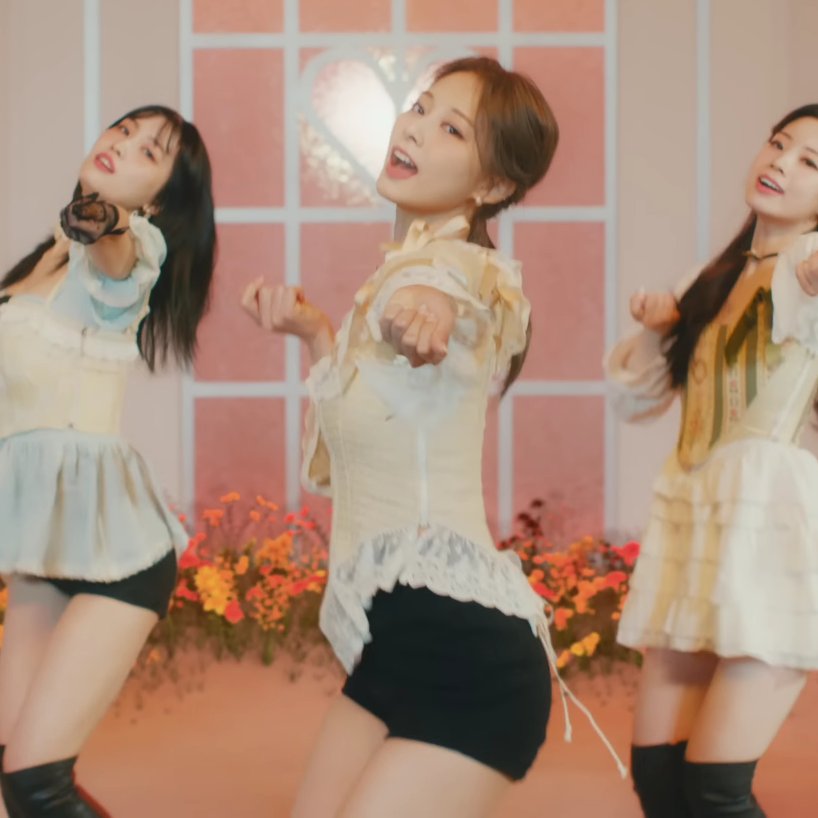 itgirltzus's tweet photo. EXCUSE ME CHOU TZUYU https://t.co/ij6sIM2DCn