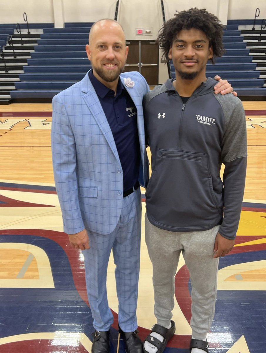 If y’all looking for <a href="/LastChanceUAlum/">Last Chance U Alum</a> Damani Whitlock is playing well for <a href="/TAMUT_Athletics/">TAMUT Athletics</a>