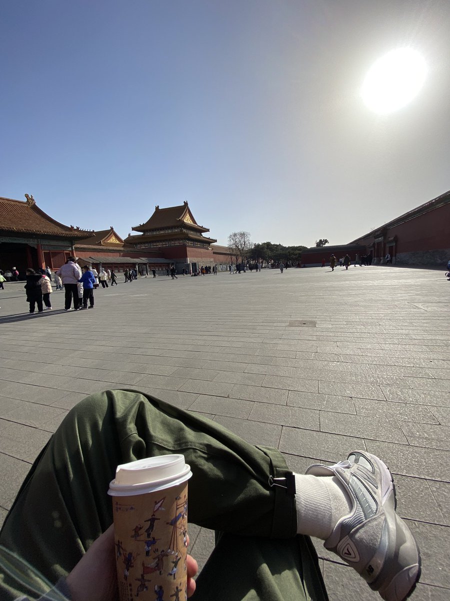 mo18974597's tweet photo. 今儿京里的天气真不错，我都想在这眯一觉了。 https://t.co/0VL7XLSxTM