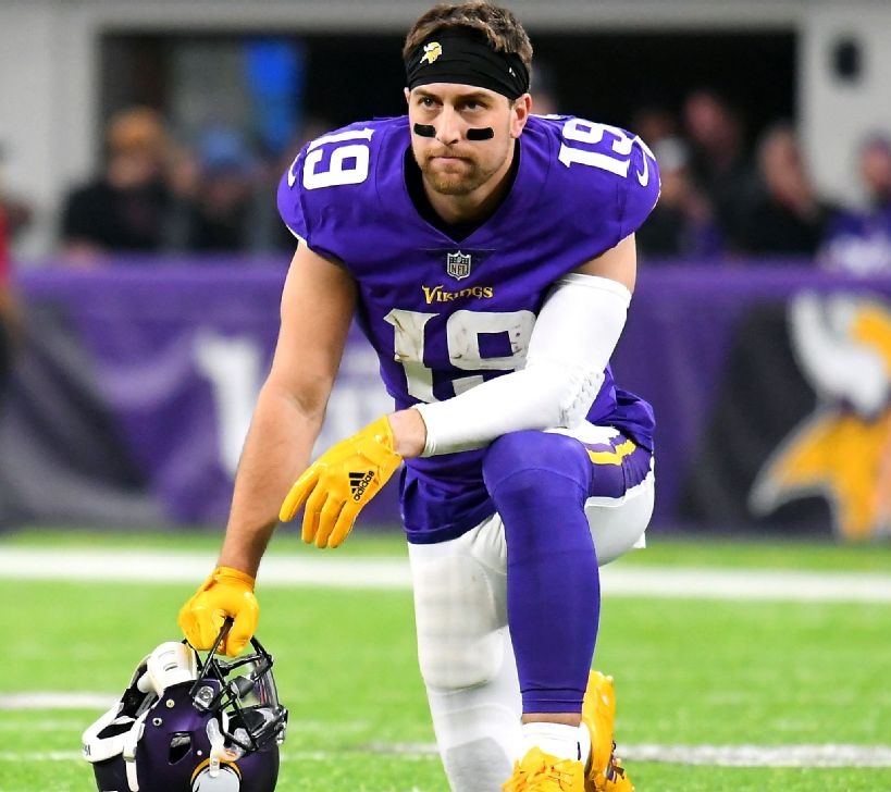 scottsdalemeg's tweet photo. I fully understand that at the end of the day, the NFL is a business. But, my heart will be in a million pieces if these 2 aren't Vikings next season. 💜💛
#Skol https://t.co/XLDWAyGgSG