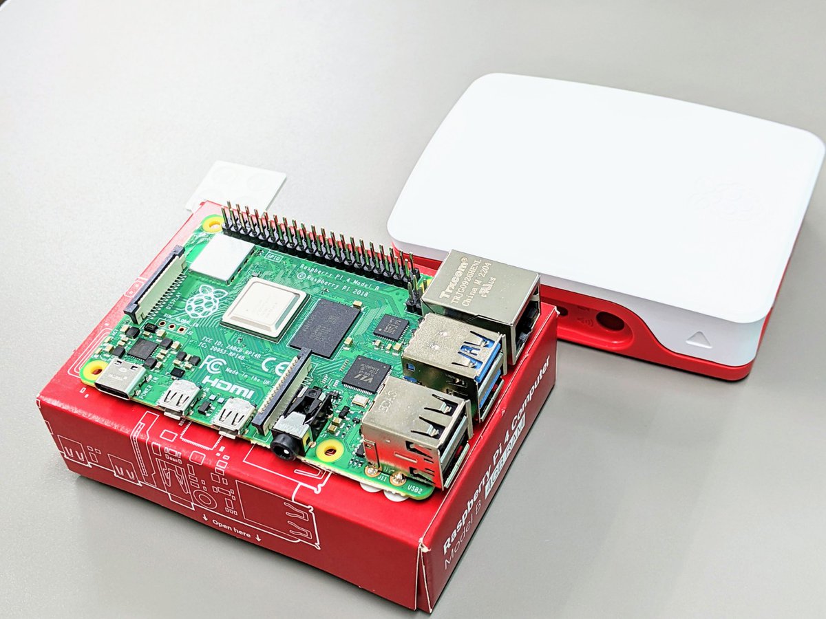 datesaiyou's tweet image. 名刺サイズの小さなコンピュータですが、弊社のタイムカード端末(自社製)に使用しています。
半導体不足のため、1年以上手に入りませんでしたが、先日ようやく1台買うことが出来ました。
これで、予備が1台確保できた。一安心。
#RaspberryPi4 #SingleBoardComputer