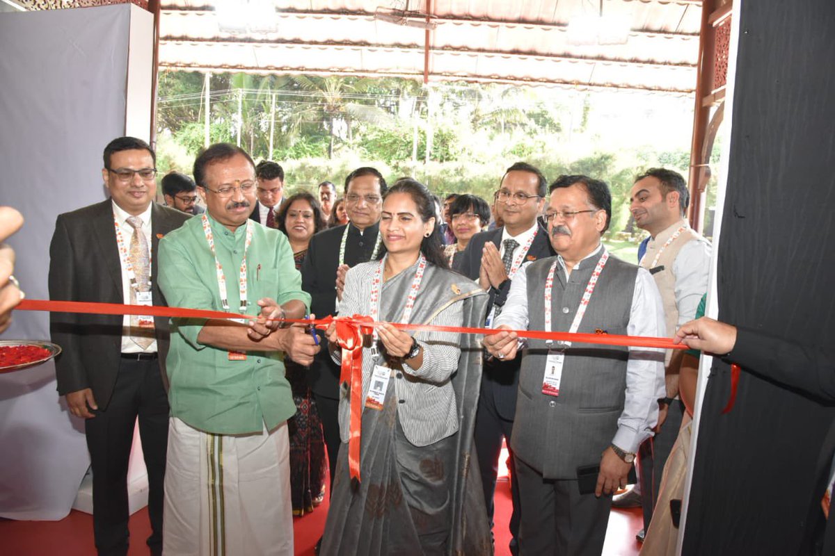 mansukhmandviya's tweet photo. My Ministerial Colleagues @DrBharatiPPawar Ji &amp; @VMBJP Ji inaugurated the G20 Health Working group meeting
 
I heartily welcome all the delegates in Kerala, India

India as part of its #G20 Presidency will work towards creating a healthier world &amp; ensuring health equity globally. https://t.co/Y3NE1fWS45