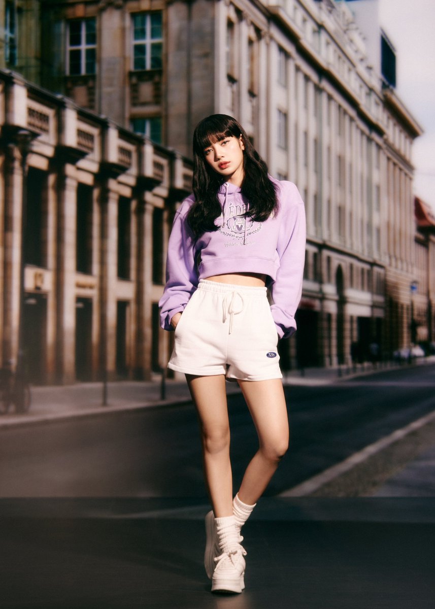 adlv_official's tweet photo. [ADLV X LISA]
23SS NEW SEASON RELEASE

친근하면서 편한 옷이라는 이미지에 트레이닝 소재, 데님과 같은 캐쥬얼한 아이템을 덧대어 다양한 실루엣을 표현하며 쿨하고 힙한 무드를 연출합니다.

🌐https://t.co/f0QbgHDbgX

#adlv #acmedelavie #LISA #23SS #아크메드라비 #리사 https://t.co/rPwt7a4Kcw