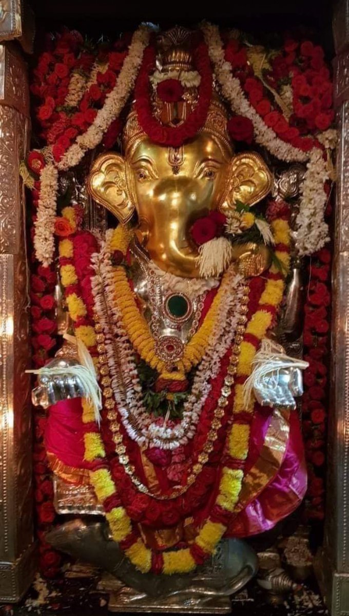 SrBachchan's tweet photo. T 4532 - ॐ गुन गण पतिये नम : 🚩🚩🚩 https://t.co/4ixCAOCuUX