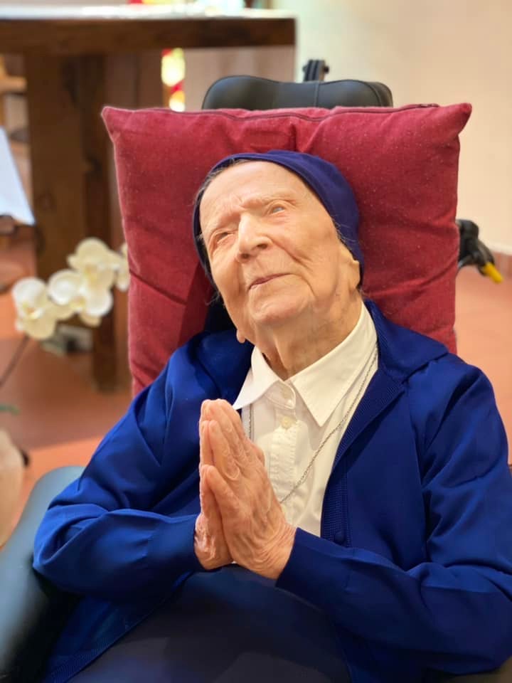 rfgenealogie's tweet photo. Doyenne de l’humanité, la Française sœur André est morte à l'âge de 118 ans. Retour sur son histoire familiale ⤵️
https://t.co/NthEpgKs61 #genealogie #SoeurAndre #Doyenne https://t.co/XHdITeWGNG