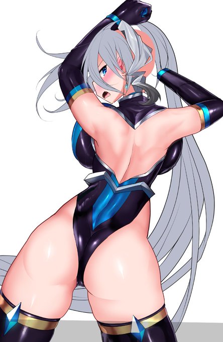 シロンちゃんの背中こんな感じ(*^-^*)肩甲骨がバッチリ見えるデザインにしました!