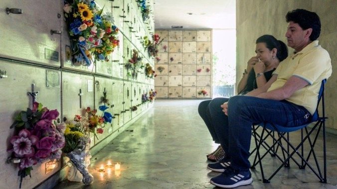 MatiBagnato's tweet photo. Esta imagen es el más claro ejemplo del DOLOR PERPETUO que causaron estas bestias asesinas, por eso si hablamos de "justicia",la condena tiene y debe ser PERPETUA.
3 años sin Fer 
Fuerza Graciela y Silvino
#JusticiaPorFernando
#JusticiaEsPerpetua https://t.co/7zcOrwkeqK