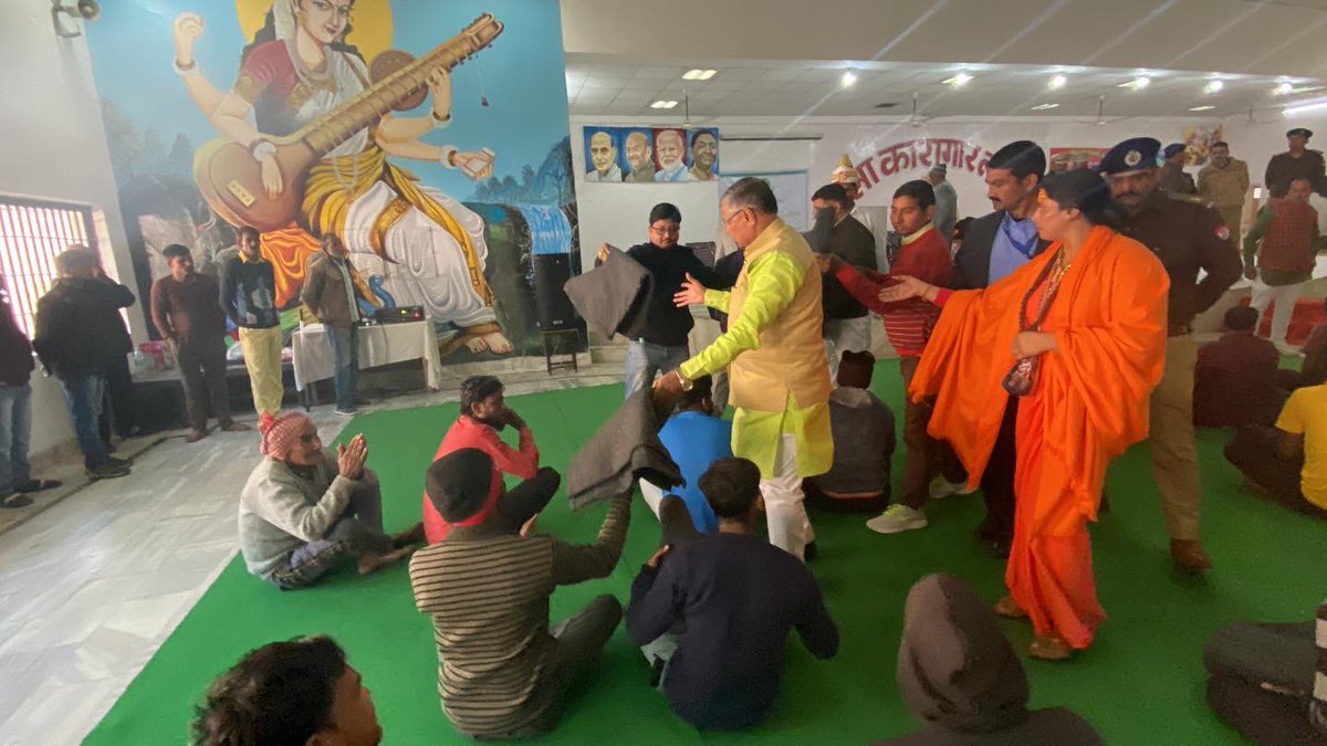 dharmindia51's tweet image. ज़िला कारागार लखनऊ में समाज सेवी संस्थाओं व जेल प्रशासन के माध्यम से आयोजित कंबल वितरण कार्यक्रम में संवाद कर ज़रूरतमंद बंदियो को कम्बल वितरित किया।

#karagar