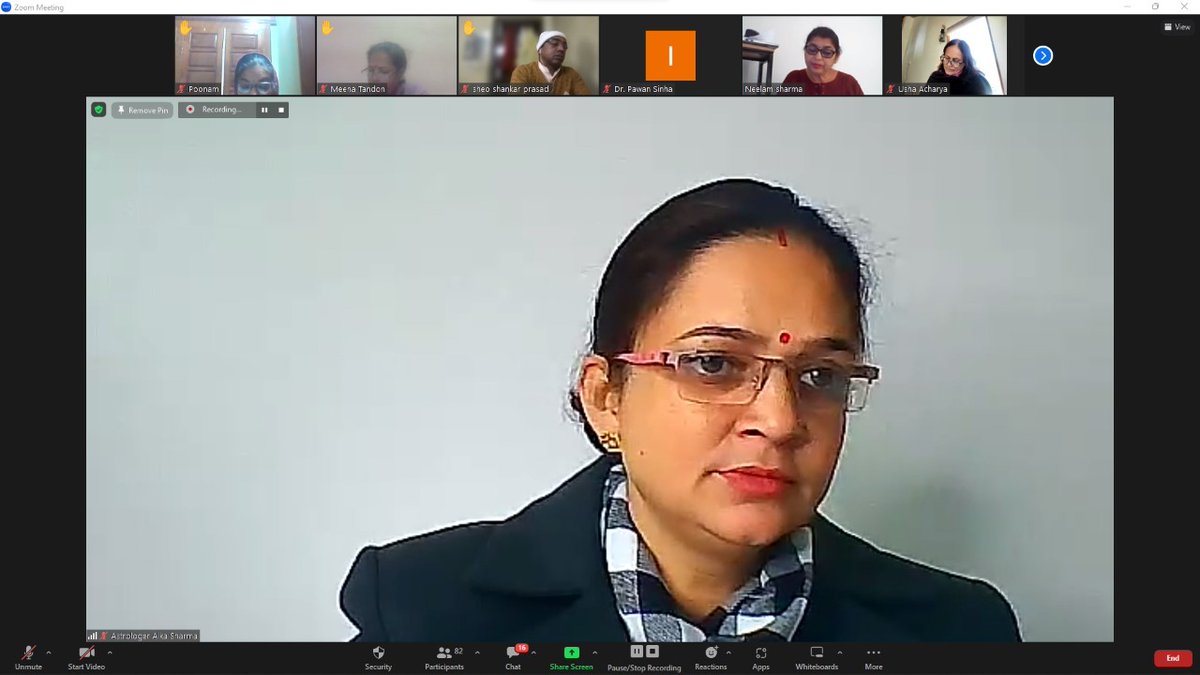 Iriwindia's tweet image. #IRIW #AstrologyClasses #Astrology #wednesdaythought    
ज्योतिष प्रभाकर 2022 -23 की कक्षा में सभी विद्यार्थियों ने आचार्या अलका शर्मा जी के मार्गदर्शन में ‘शिक्षा’ विषय का अध्ययन किया। जातक के जीवन में शिक्षा के बारें मैं विवेचना करने हेतु अलग-अलग कुंडलियों का अभ्यास किया गया|