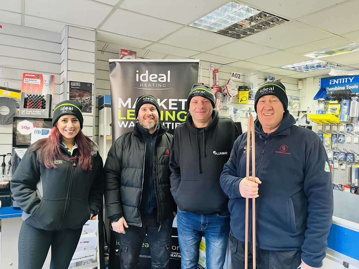 greer_kayleigh's tweet photo. At @plumbaseuk Hitchin today with this lovely lot π One of my best branches for Ideal. Come on down, Iβm here until 1pm πͺπΌπ₯#ideal #idealheating #plumbase #trademorning https://t.co/KJERJDfq2y