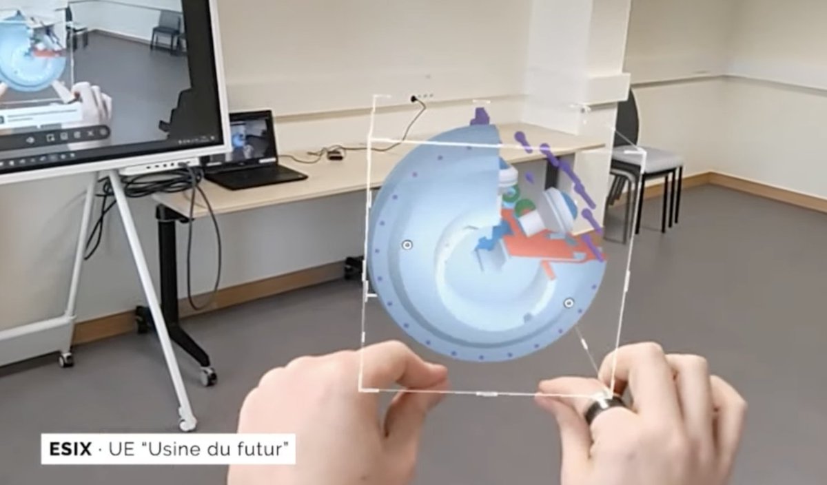 #CNHybridation2023 Retour sur les campus : quels usages ? quelles perspectives ? <a href="/kohler_florence/">Florence Kohler</a> <a href="/N__Gautier/">Noémie Gautier</a>
Rendre une salle de cours classique en salle immersive 👉 hybridation de l'enseignement + de la salle de cours 👍 <a href="/CemuCaen/">CEMU</a> <a href="/Jberthier1/">Jeanine Berthier</a>
<a href="/jlegrixpages/">Jérôme Legrix-Pagès · @legrixpages@mastodon.top</a> #HOLOLENS2