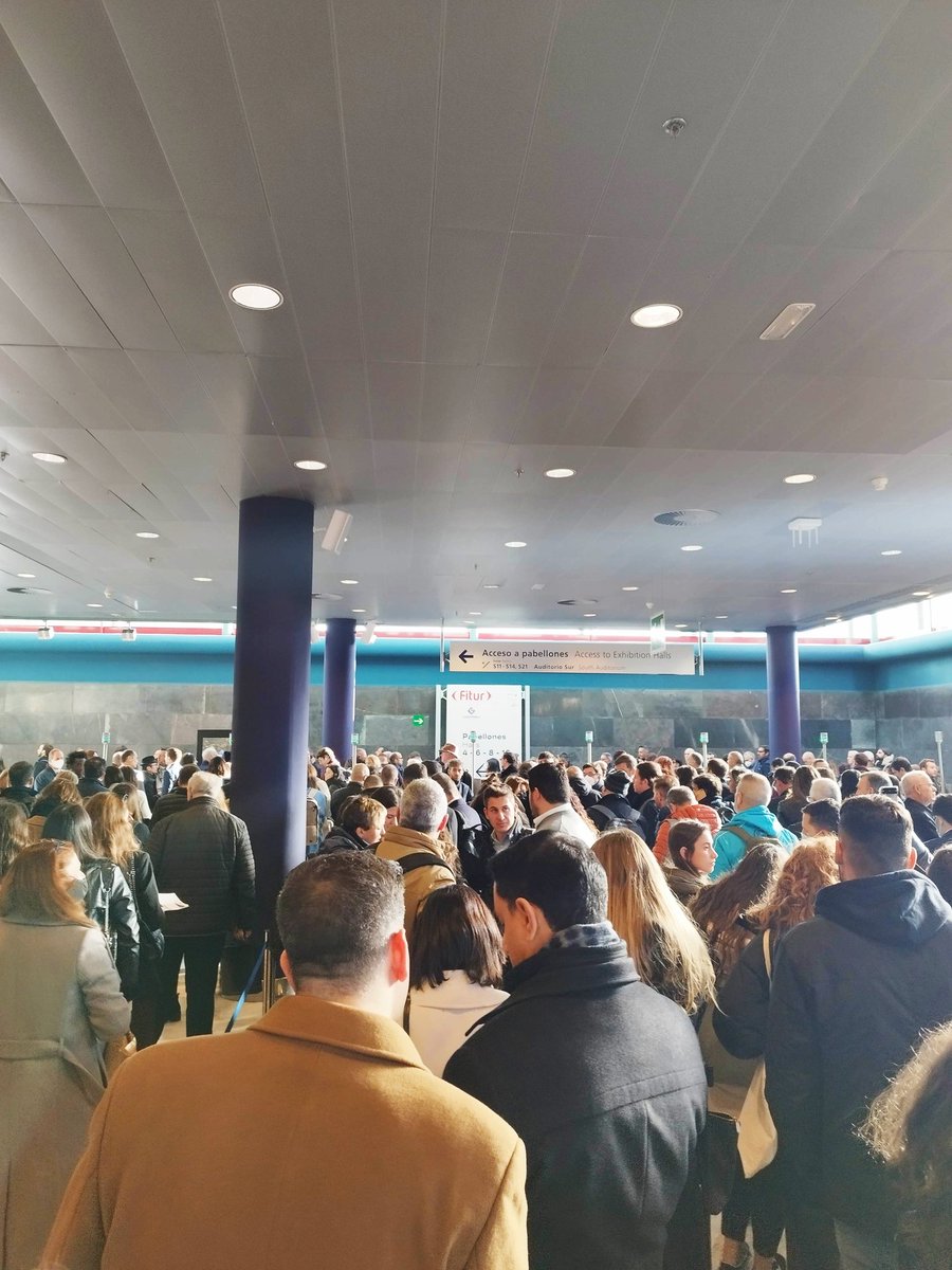 Un poco de paciencia por favor, sólo una hora para entrar en <a href="/fitur_madrid/">FITUR</a>