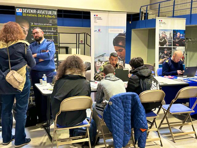 DSDEN13's tweet photo. 📣Cité éducative de #PortdeBouc : Forum des métiers du 16 au 18 janvier 2023.
« Choisir son avenir » pour les élèves de 4e, 3e, prépa métiers et les jeunes de la mission locale.
✅Contribuer à la réussite des enfants et des jeunes
#PDEC https://t.co/dFpc530t6q