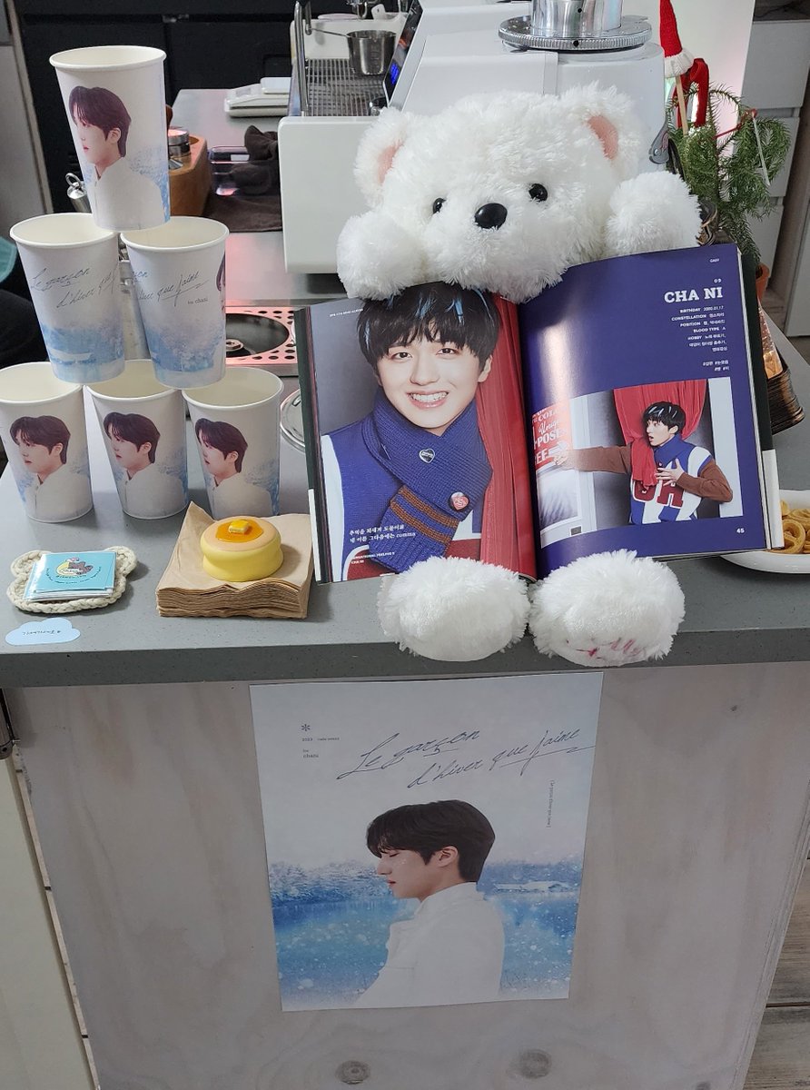 tyangpeu's tweet photo. 230115 스타티스 (1)
찬희생카 중에 여긴 꼭 가고 싶어!한 친구와 함께 간 곳. 가위바위보 이벤트로 받은 수건과 띠부씰(중복없음⁉️) 쿠키도 음료도 맛있었다☺️
#해오름달_이레_따뜻한_겨울의_시작
#영원히_사랑할_우리의_겨울소년 https://t.co/pP1NeXzZV5