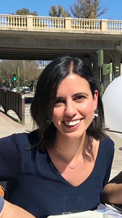 #EQUIPORET🙌

✍️ Nuestra secretaria es <a href="/AnaGalda/">Ana Galdámez</a>. 
📚 Profesora de Derecho Constitucional (FPU) en <a href="/unisevilla/">Universidad de Sevilla</a>.
💭 Investiga sobre derechos de la comunicación, discurso a través de las redes sociales, inteligencia artificial, protección de datos y desinformación.