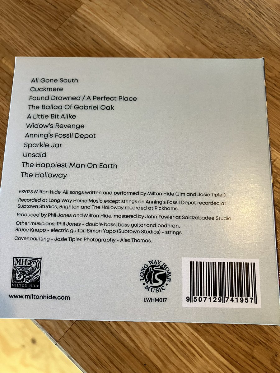 LongWHMusic's tweet image. Chuffed to receive our advance copy of The Holloway from the wonderful @MiltonHide who we are delighted to be releasing on Long Way Home and was co-produced by Phil and Jim and Josie. It’s a beautiful record and so cleverly presented. Do follow them #folk #music #NewReleases