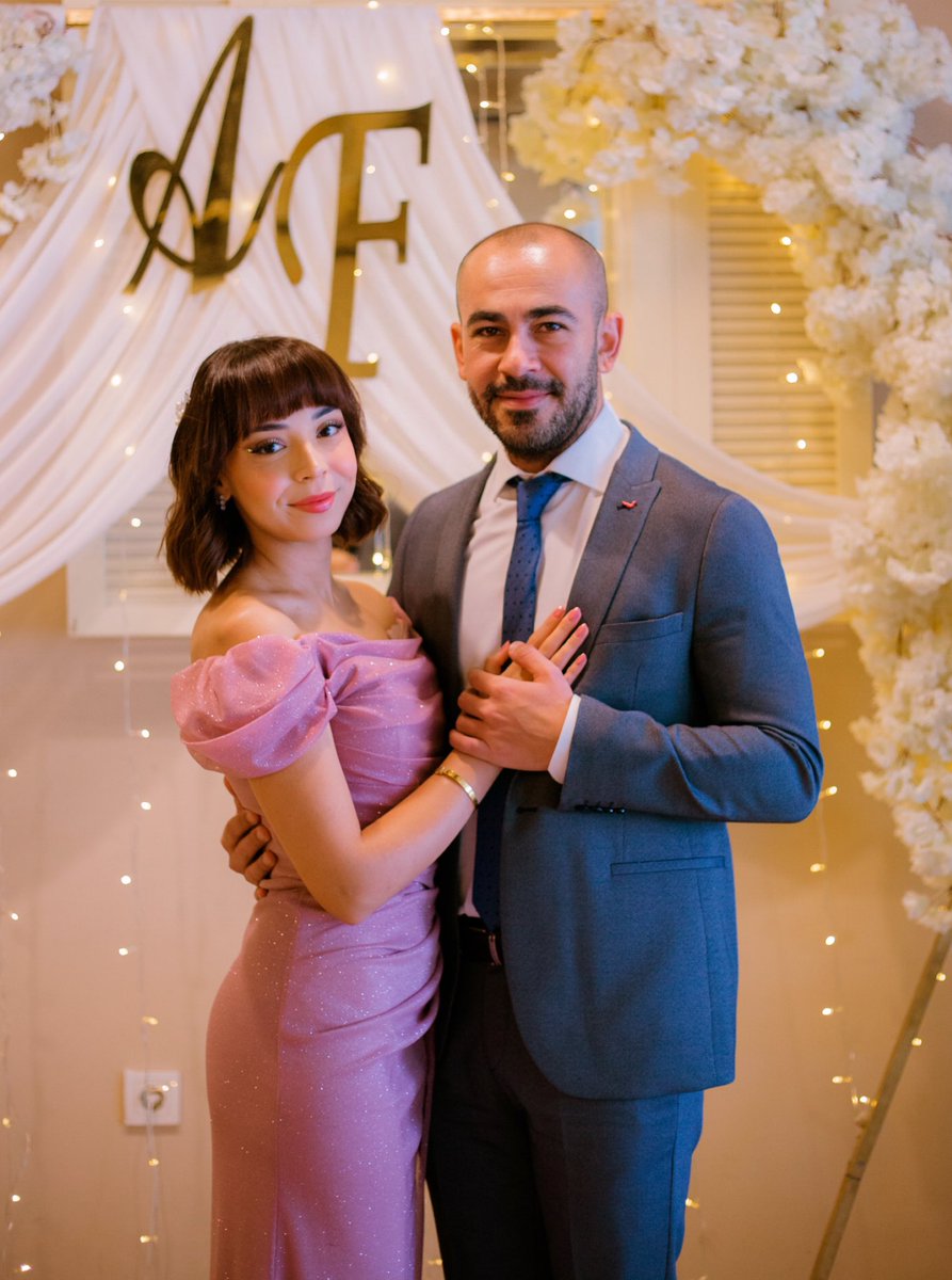 twitter’dan tanıştık yedinci ayımızda nişanlandık, bugün birinci yılımıza girdik ve dört ay sonra evleniyoruz