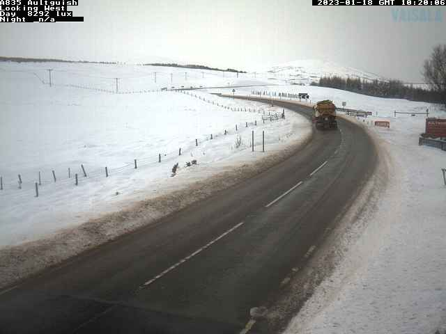 NWTrunkRoads's tweet photo. @trafficscotland Here he is heading back towards #Braemore after checking down to #Inchbae the 2nd gritter will head up to Inchbae before heading back toward #Garve or depending on conditions may continue towards #Ullapool https://t.co/Kbcps6sZhJ